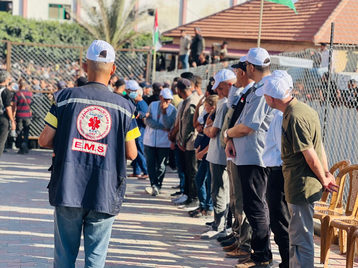 تعاون مصري – دولي لنقل الأسرى المحرَّرين: اللجنة المصرية تُنسّق مع الصليب الأحمر لتأمين عودتهم