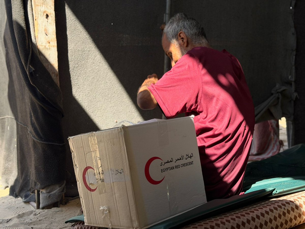 اللجنة المصرية لإغاثة أهل غزة تتعاون مع الهلال الأحمر المصري لتعزيز الدعم الإنساني