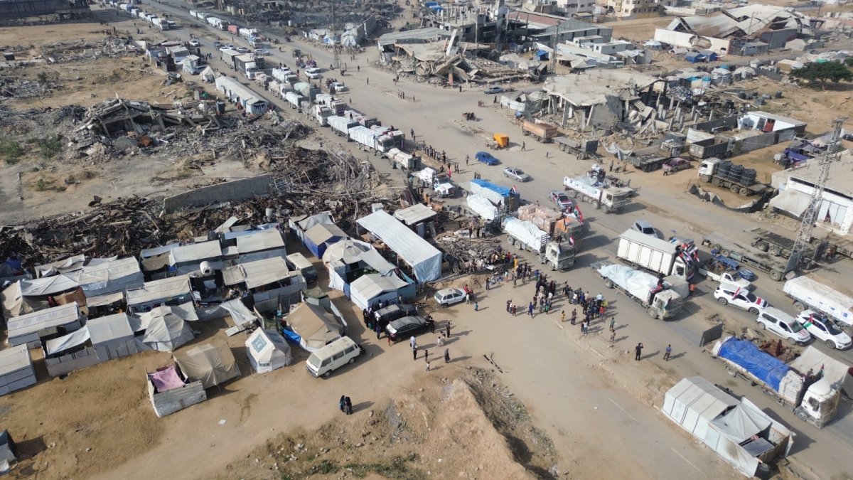 «اللجنة المصرية» تُدشّن مركزها الإغاثي في شمال غزة وترسل خمسين شاحنة مساعدات