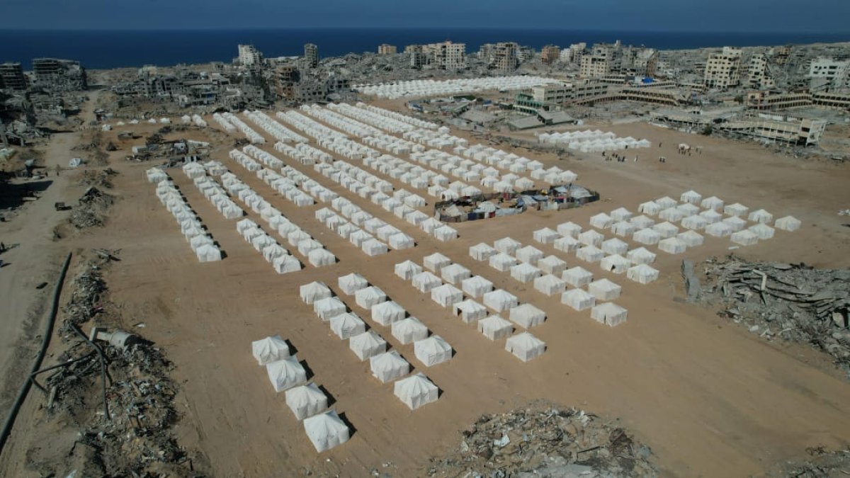 اللجنة المصرية تُسارع الزمن لإنشاء مخيمات إيواء في شمال وغرب مدينة غزة