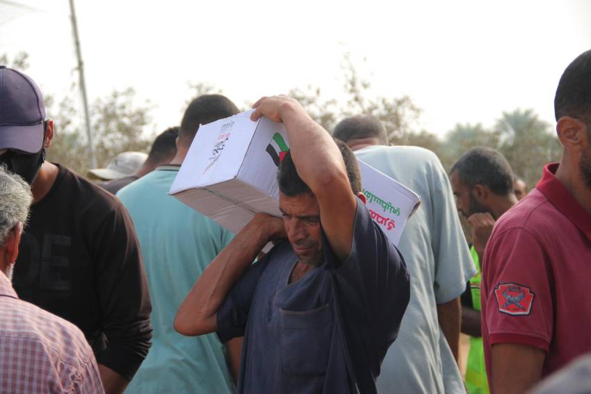 اللجنة المصرية تبدأ توزيع 55 ألف طرد غذائي في رفح ضمن مبادرة "قلوب تتخطى الحدود"