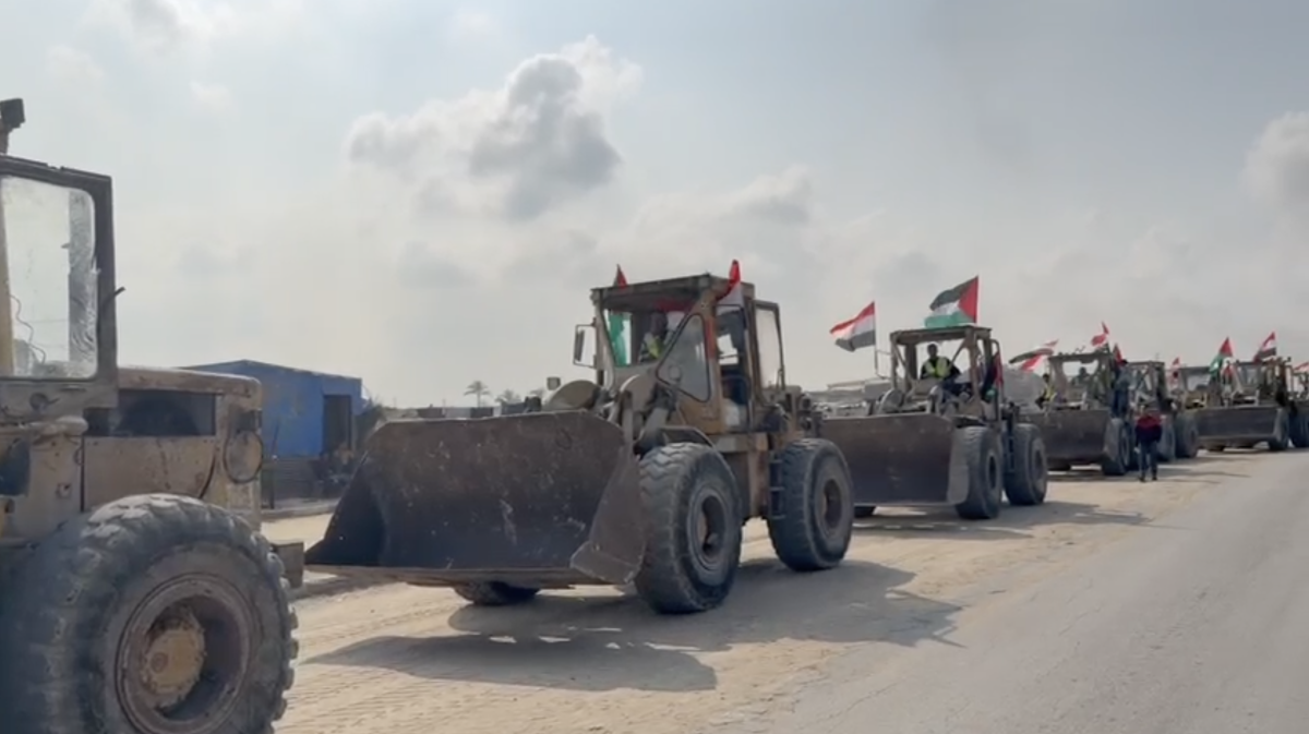 اللجنة المصرية تبدأ تجريف أرض نتساريم لإنشاء أكبر مخيم إيواء في قطاع غزة