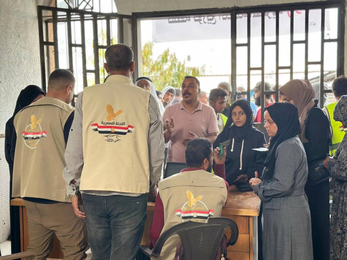 اللجنة المصرية تواصل توزيع المساعدات في خان يونس لليوم الثاني على التوالي ضمن حملة "قلوب تتخطى الحدود"