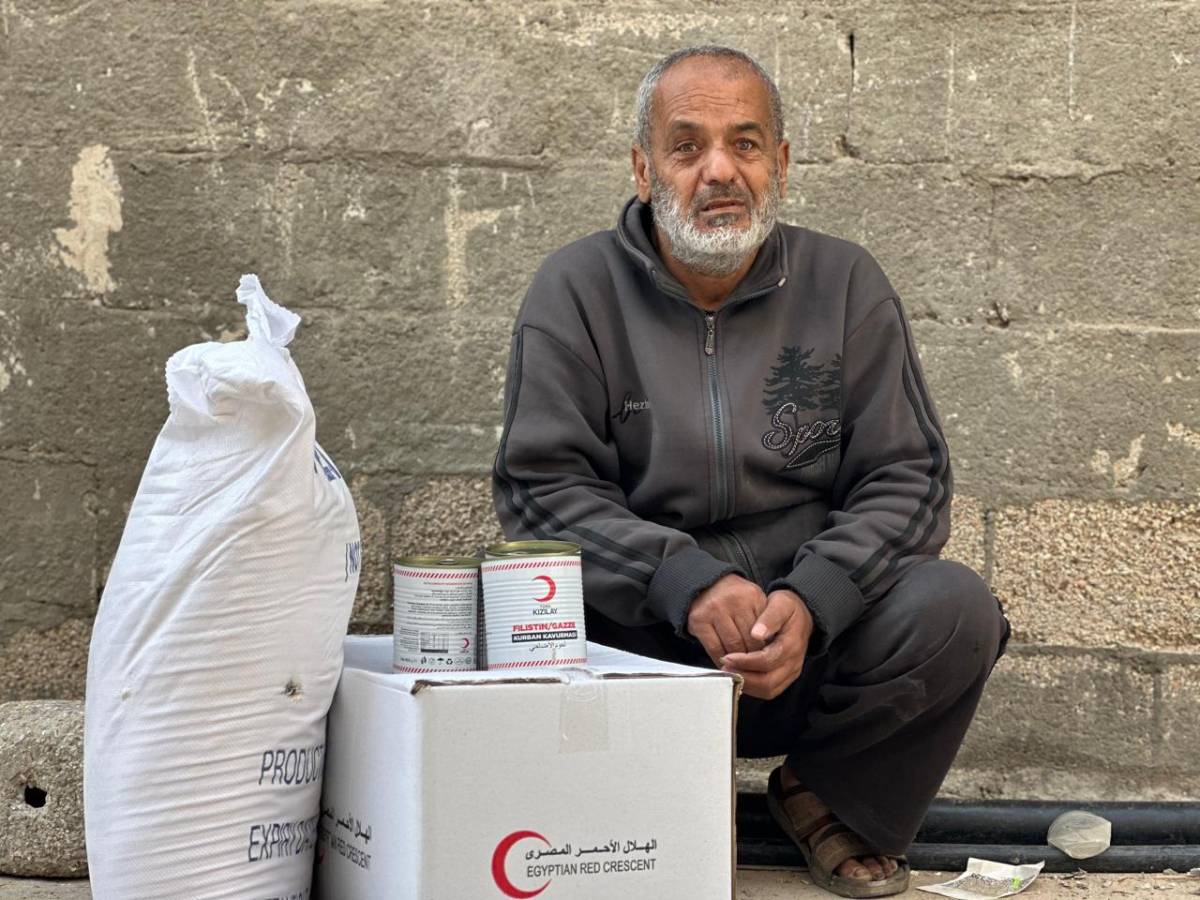 اللجنة المصرية تواصل توزيع المساعدات في خان يونس لليوم الثاني على التوالي ضمن حملة "قلوب تتخطى الحدود"