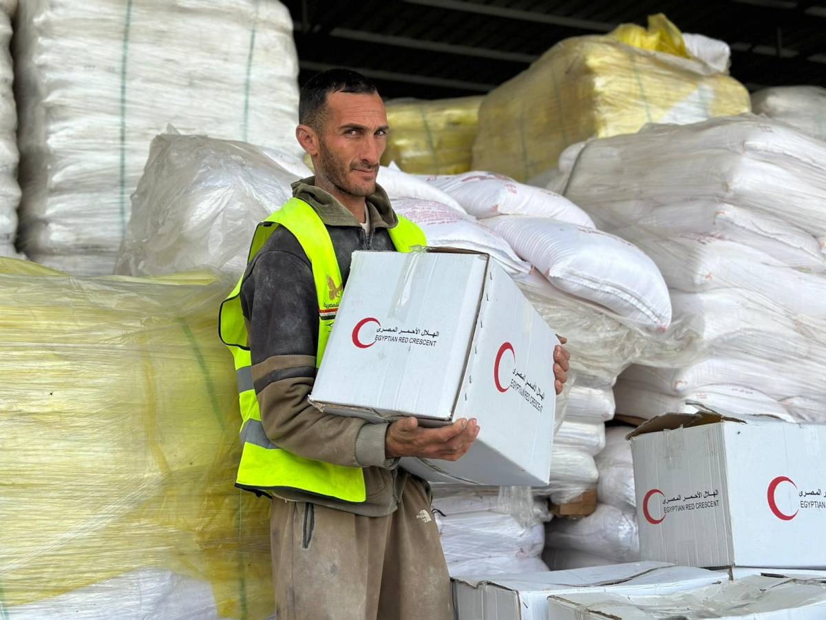 اللجنة المصرية تواصل توزيع المساعدات في خان يونس لليوم الثاني على التوالي ضمن حملة "قلوب تتخطى الحدود"