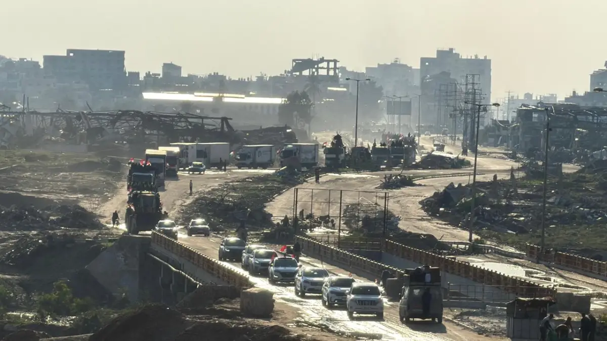 اللجنة المصرية تواصل لليوم الثاني نقل المتضررين من جنوب قطاع غزة إلى شماله وتسلّم حزم إيواء متكاملة