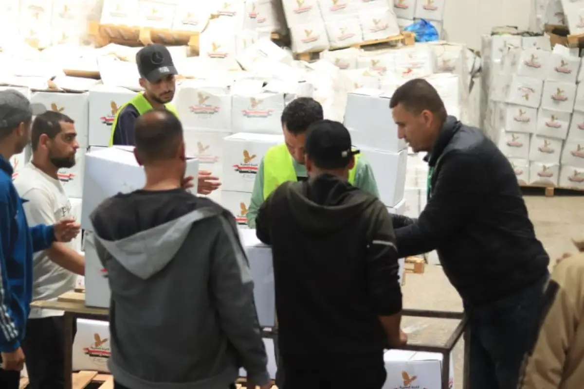 توزيع طرود غذائية بالتعاون مع المطبخ العالمي