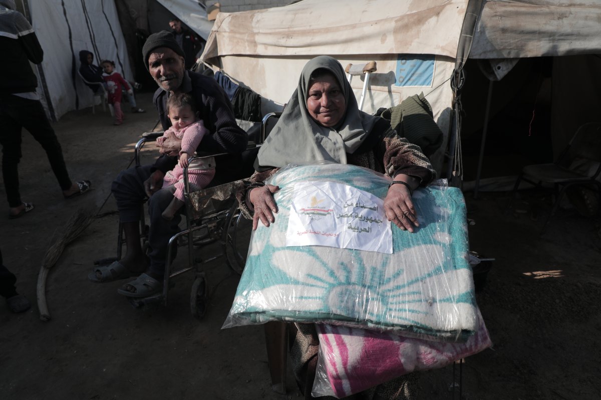 The Egyptian Committee Distributes Blankets to Gaza Victims in an Urgent Humanitarian Step