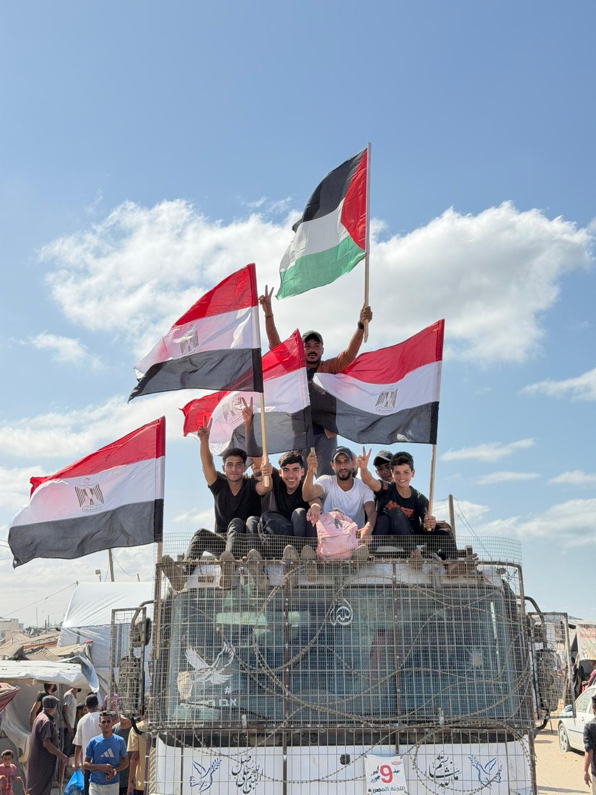 The Egyptian Committee Dispatches 100 Trucks to Transport Displaced People from Southern to Northern Gaza Strip