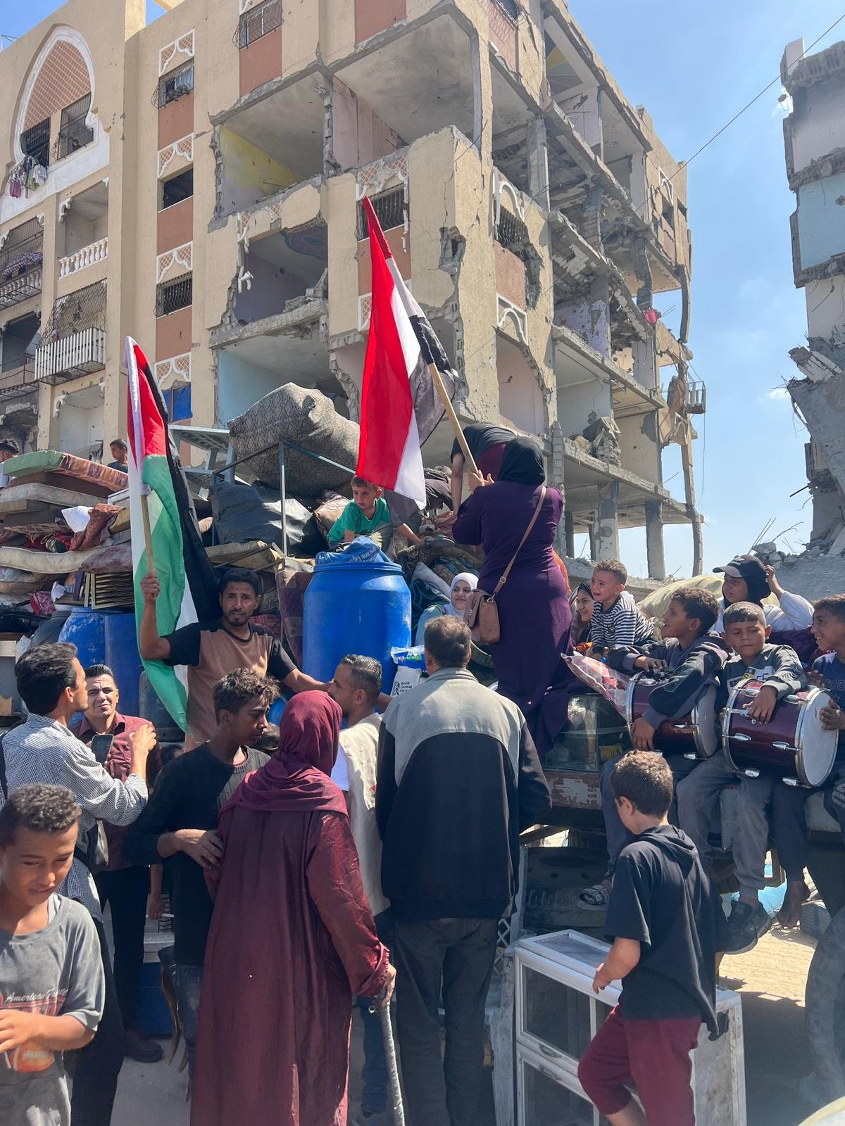 The Egyptian Committee Dispatches 100 Trucks to Transport Displaced People from Southern to Northern Gaza Strip