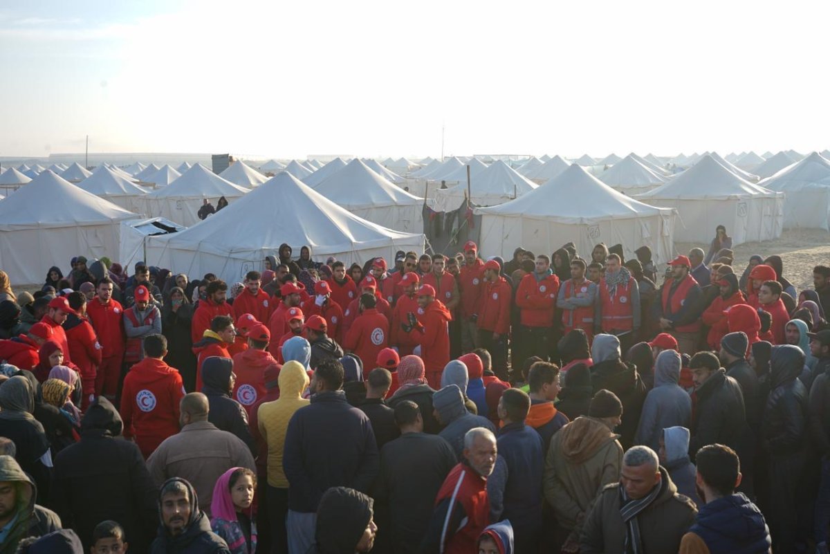 The Egyptian Committee continues establishing and equipping shelter camps in northern and southern Gaza to serve thousands of affected families.
