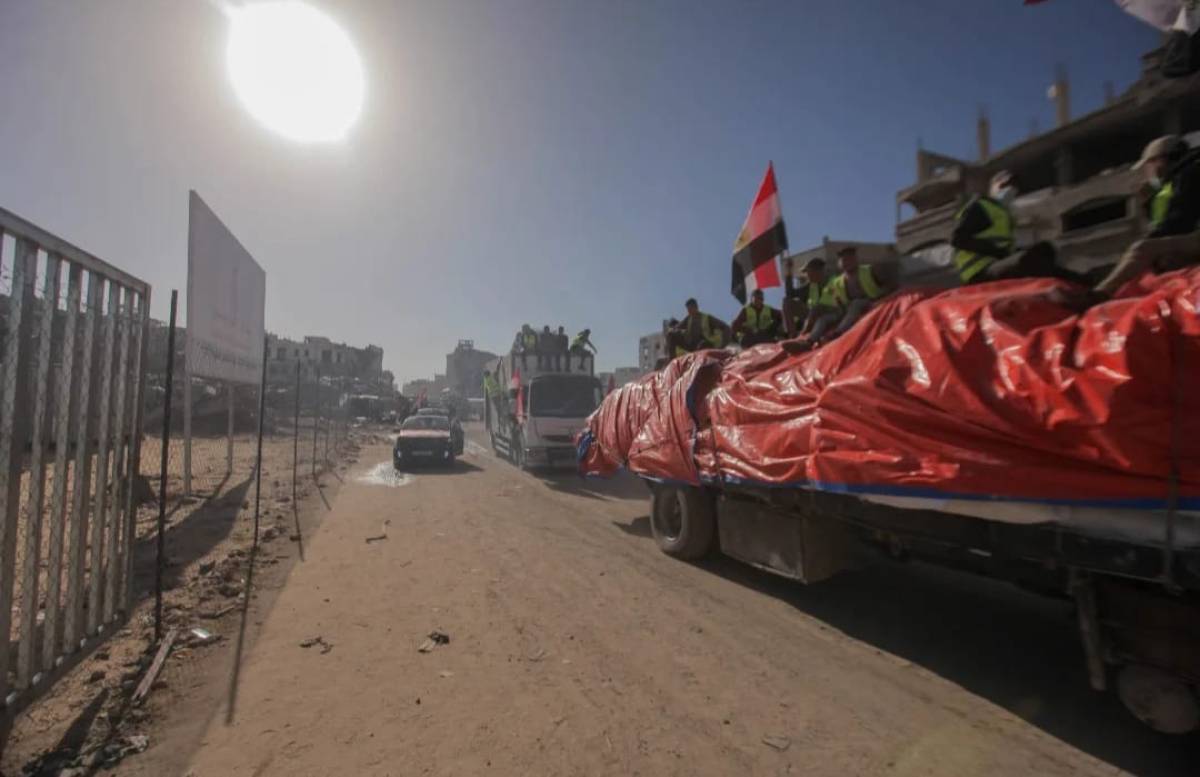 Egyptian Committee Dispatches Additional Relief Trucks to Gaza: Distributes Thousands of Flour Bags to Families in Need