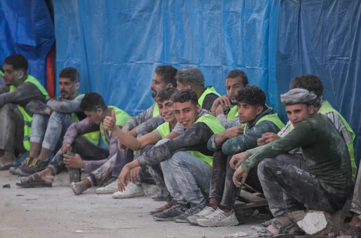 Egyptian Committee Dispatches Additional Relief Trucks to Gaza: Distributes Thousands of Flour Bags to Families in Need