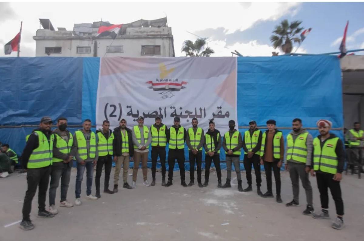 Egyptian Committee Dispatches Additional Relief Trucks to Gaza: Distributes Thousands of Flour Bags to Families in Need