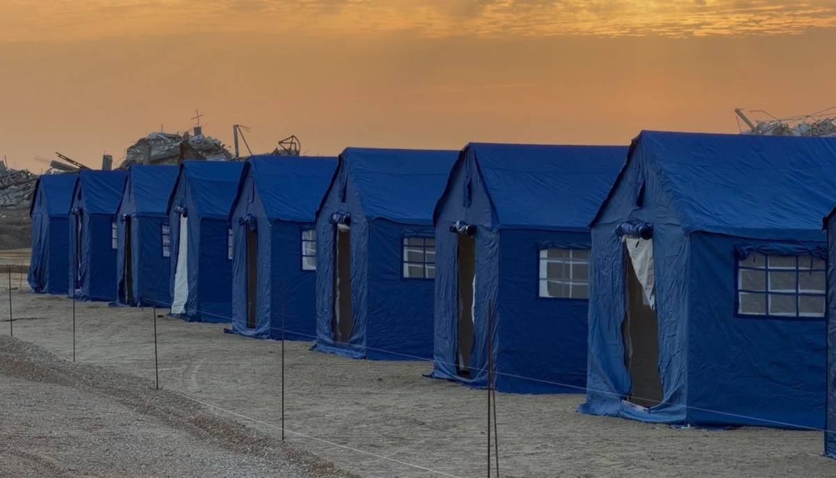 Egyptian Committee Erects Tents at Nitsarim Camp Following Land Leveling to Shelter Thousands of Affected Families.