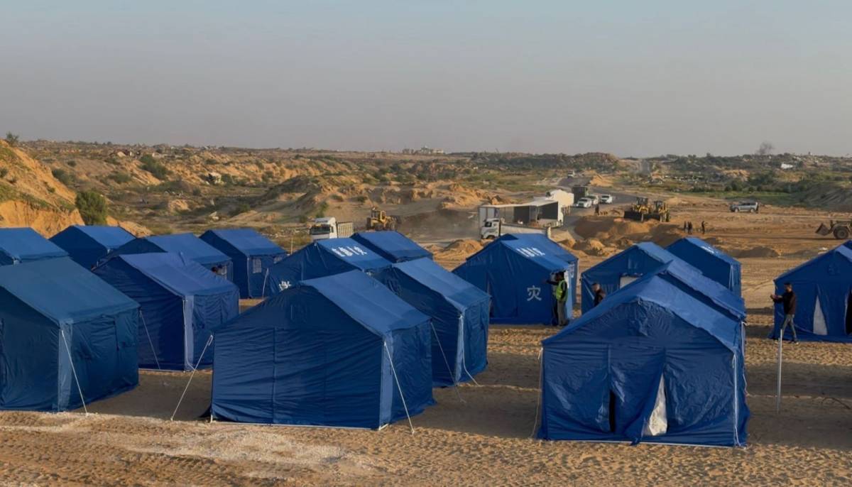 Egyptian Committee Erects Tents at Nitsarim Camp Following Land Leveling to Shelter Thousands of Affected Families.