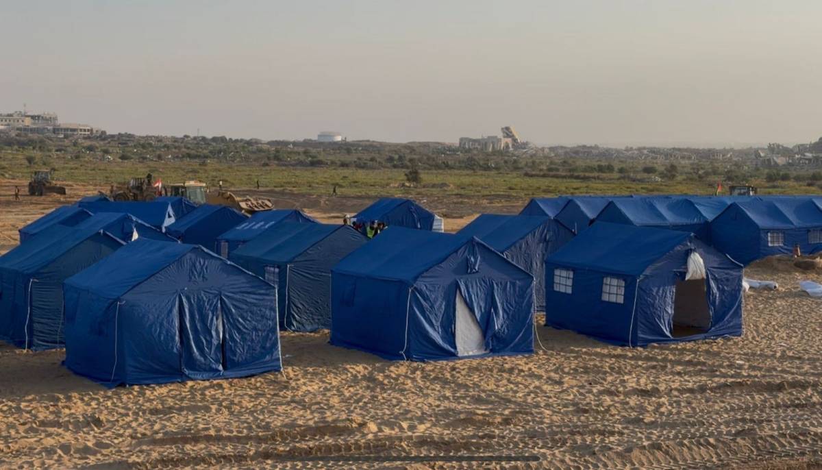 Egyptian Committee Erects Tents at Nitsarim Camp Following Land Leveling to Shelter Thousands of Affected Families.