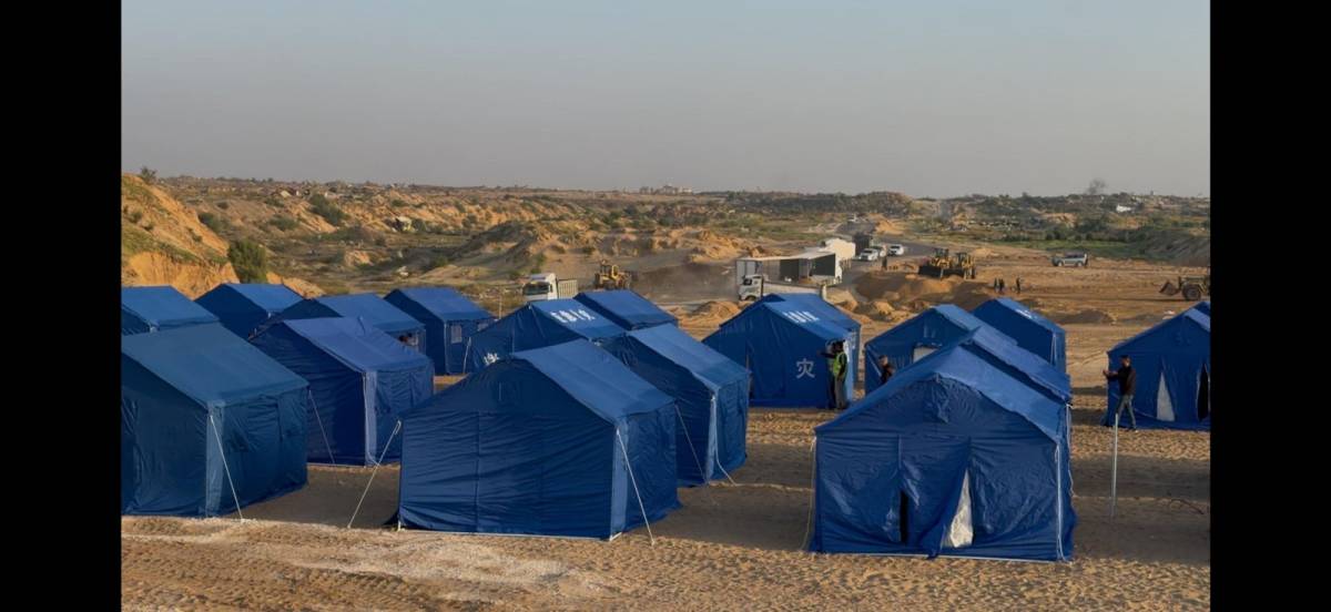 Egyptian Committee Erects Tents at Nitsarim Camp Following Land Leveling to Shelter Thousands of Affected Families.