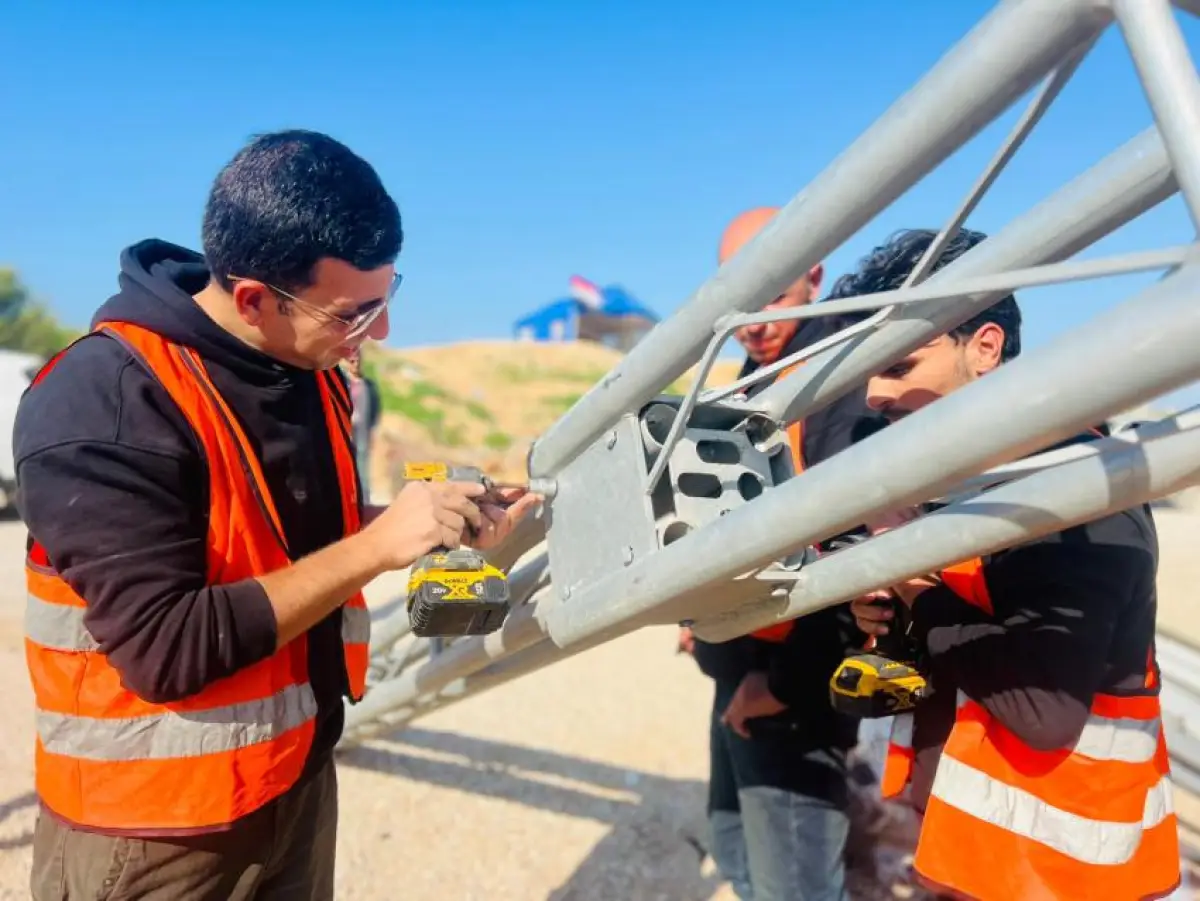 Egyptian Committee and Ooredoo Complete Telecom Relay Tower Beside Egyptian Shelter in Netzarim