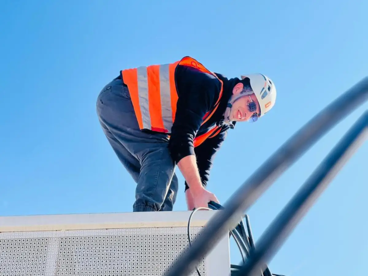 Egyptian Committee and Ooredoo Complete Telecom Relay Tower Beside Egyptian Shelter in Netzarim