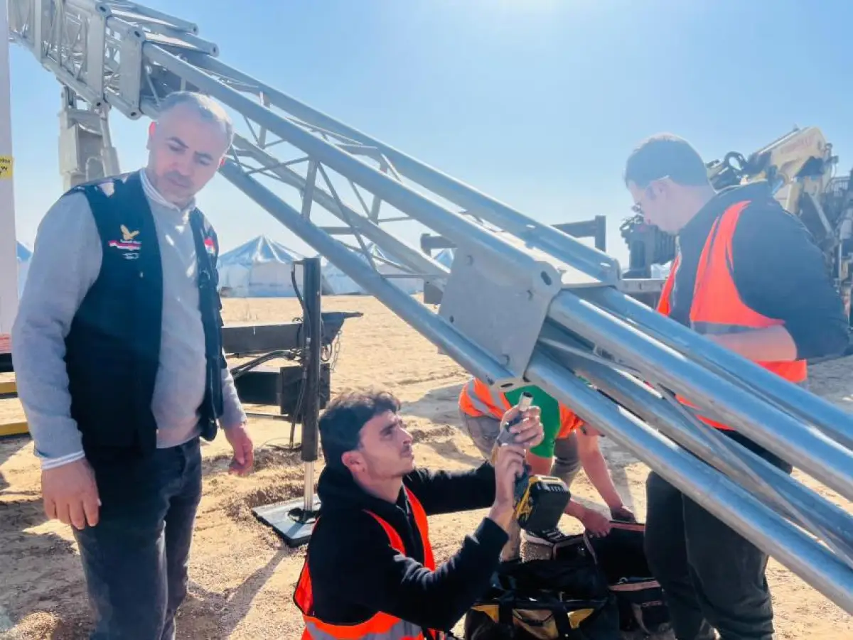 Egyptian Committee and Ooredoo Complete Telecom Relay Tower Beside Egyptian Shelter in Netzarim