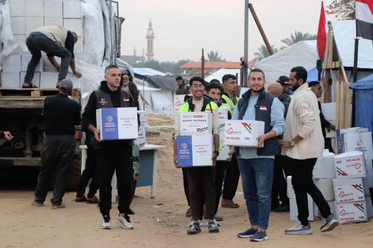 Distribution of Health, Food Parcels, and Household Items in Egyptian Camp (4)