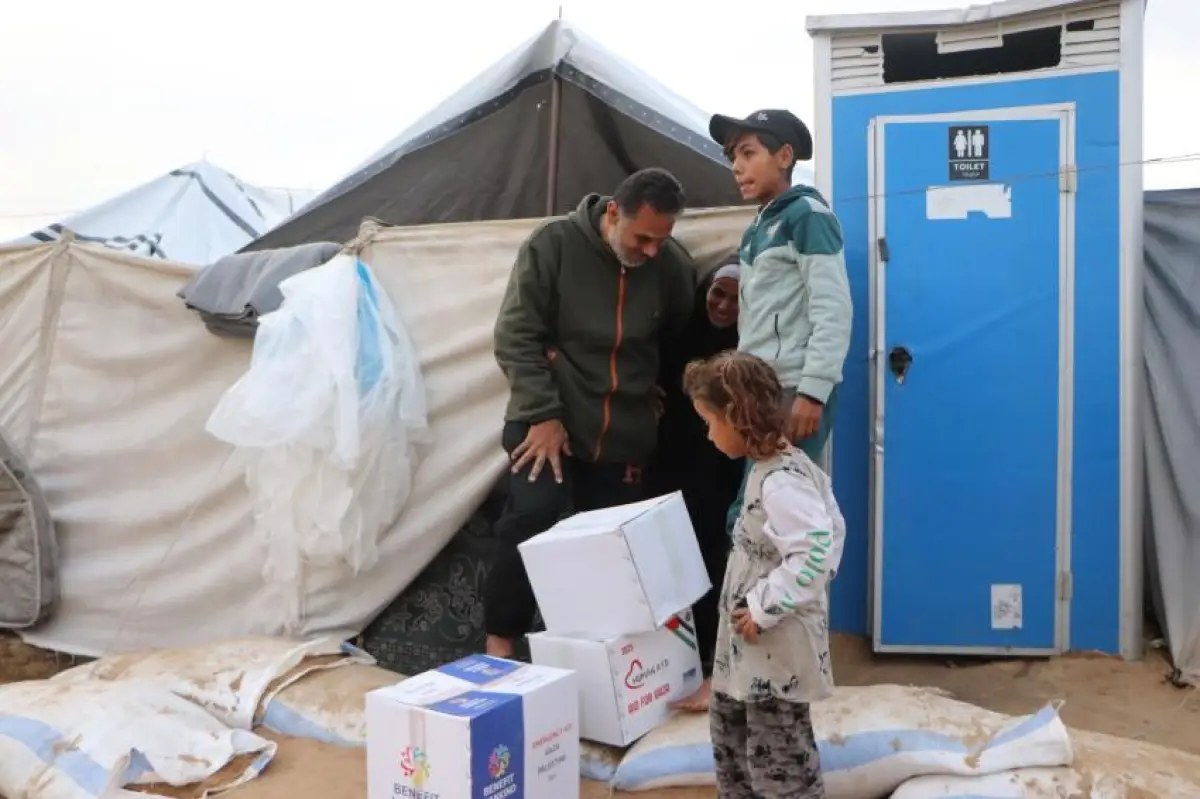 Distribution of Health, Food Parcels, and Household Items in Egyptian Camp (4)