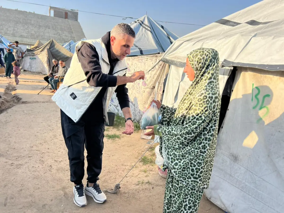 The Egyptian Committee, in Cooperation with World Central Kitchen, Distributes Avocados to Several Egyptian Camps and Displacement Camps