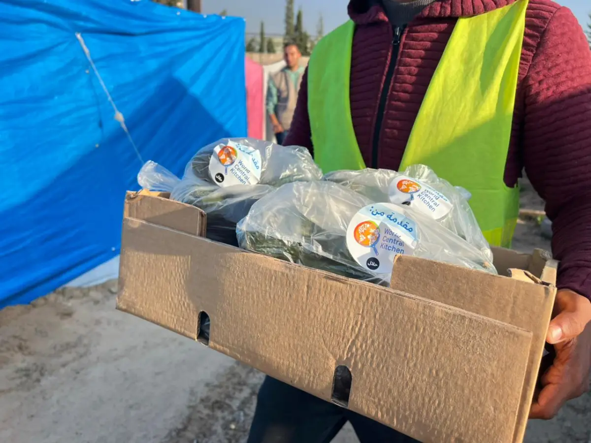 The Egyptian Committee, in Cooperation with World Central Kitchen, Distributes Avocados to Several Egyptian Camps and Displacement Camps
