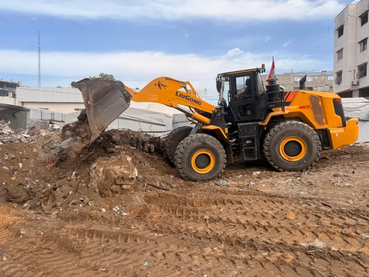Efforts by the Egyptian committee to remove rubble in northern Gaza Strip
