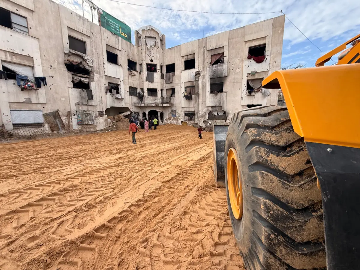 Efforts by the Egyptian committee to remove rubble in northern Gaza Strip