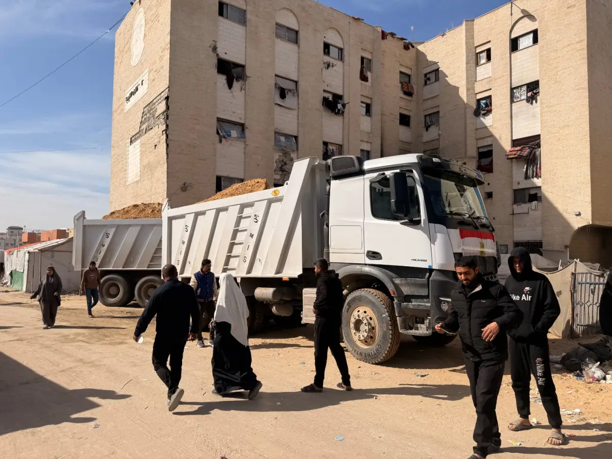 Efforts by the Egyptian committee to remove rubble in northern Gaza Strip