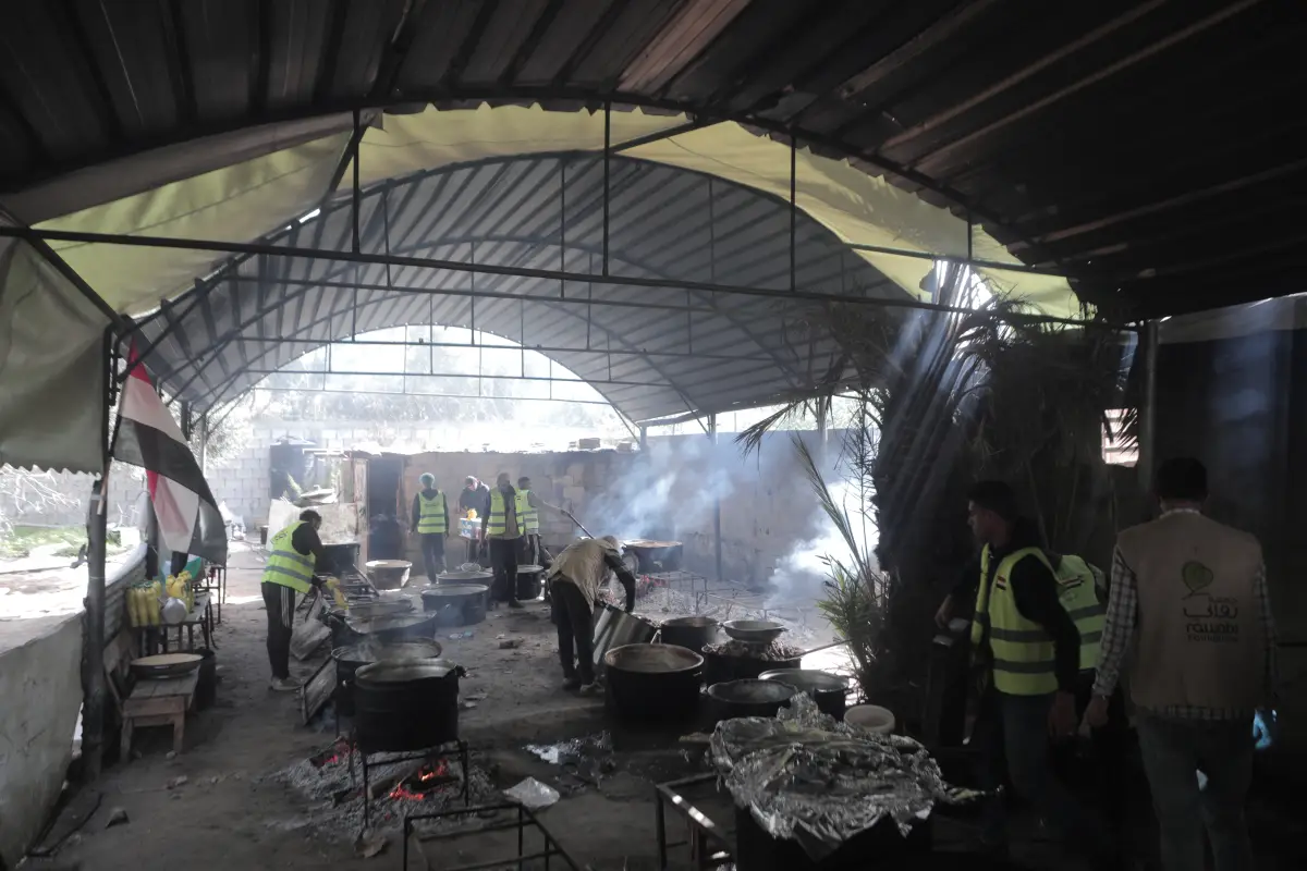 The Egyptian committee cooks and distributes sacrificial meat to those entitled to it in the sector