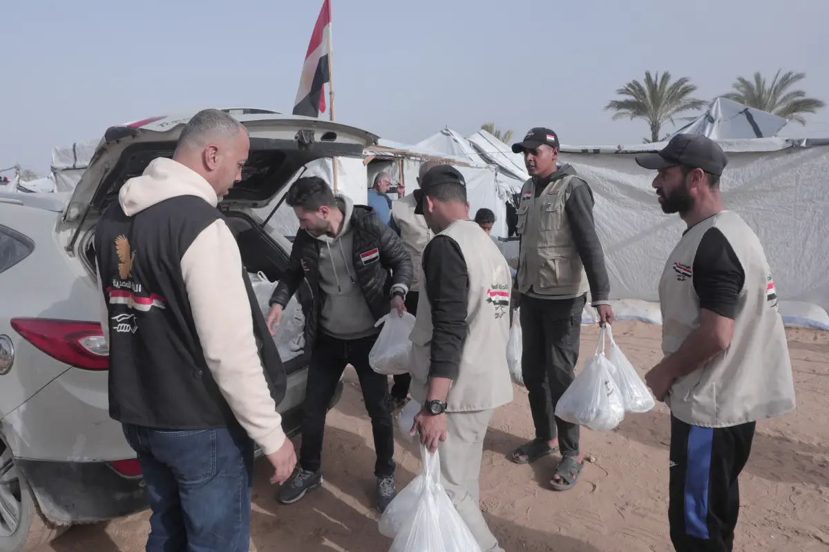 The Egyptian committee cooks and distributes sacrificial meat to those entitled to it in the sector