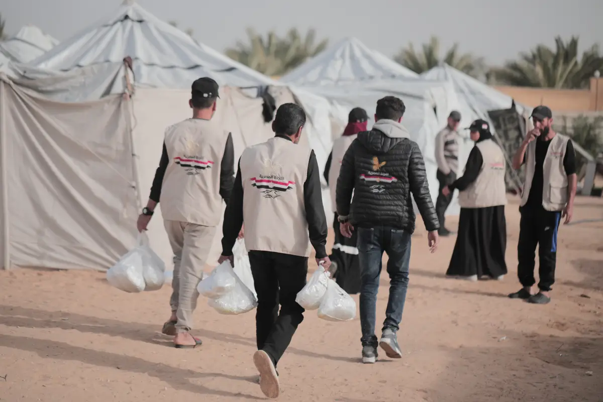 The Egyptian committee cooks and distributes sacrificial meat to those entitled to it in the sector