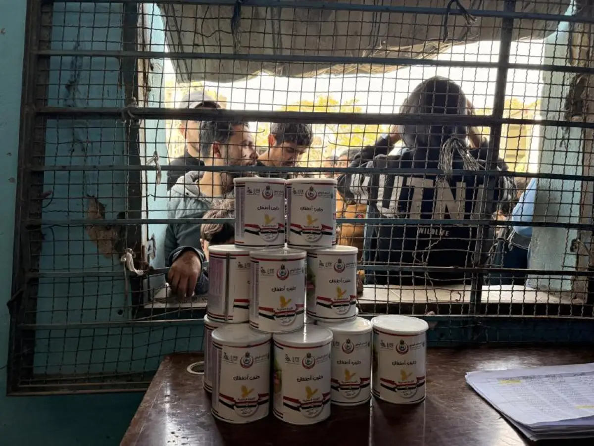 The Egyptian Committee distributes 1,000 cartons of milk in eastern Gaza