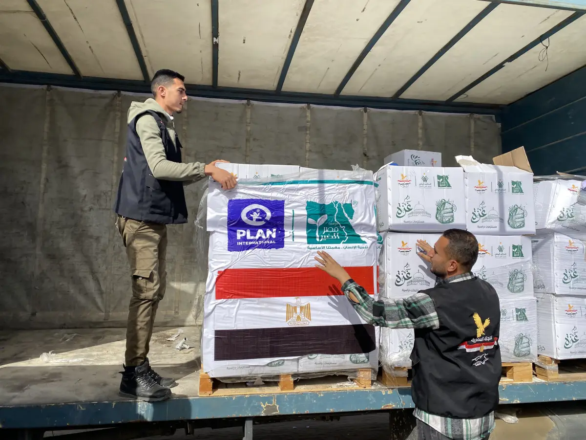 Egyptian committee distributes school bags and stationery to students in the sector