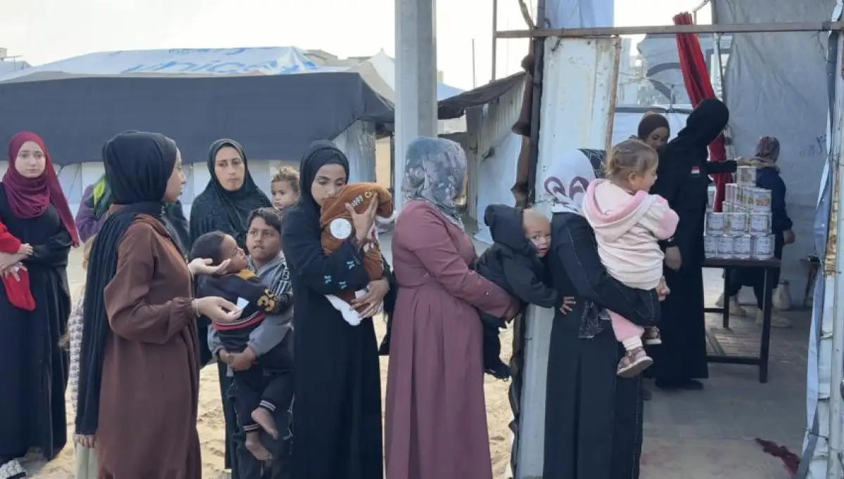 The Egyptian Committee continues to distribute baby milk formula to families in the Gaza Strip