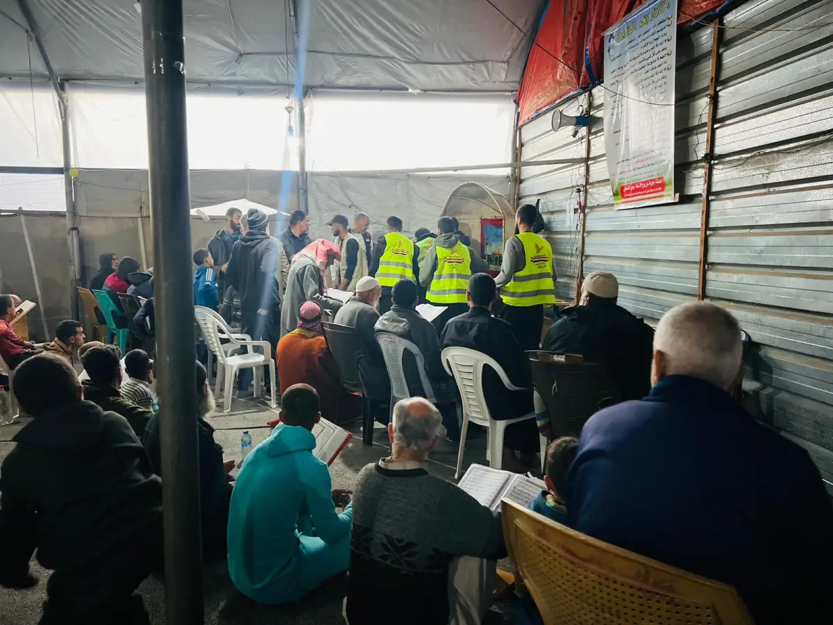 The Egyptian Committee distributes dates to mosques in the Gaza Strip