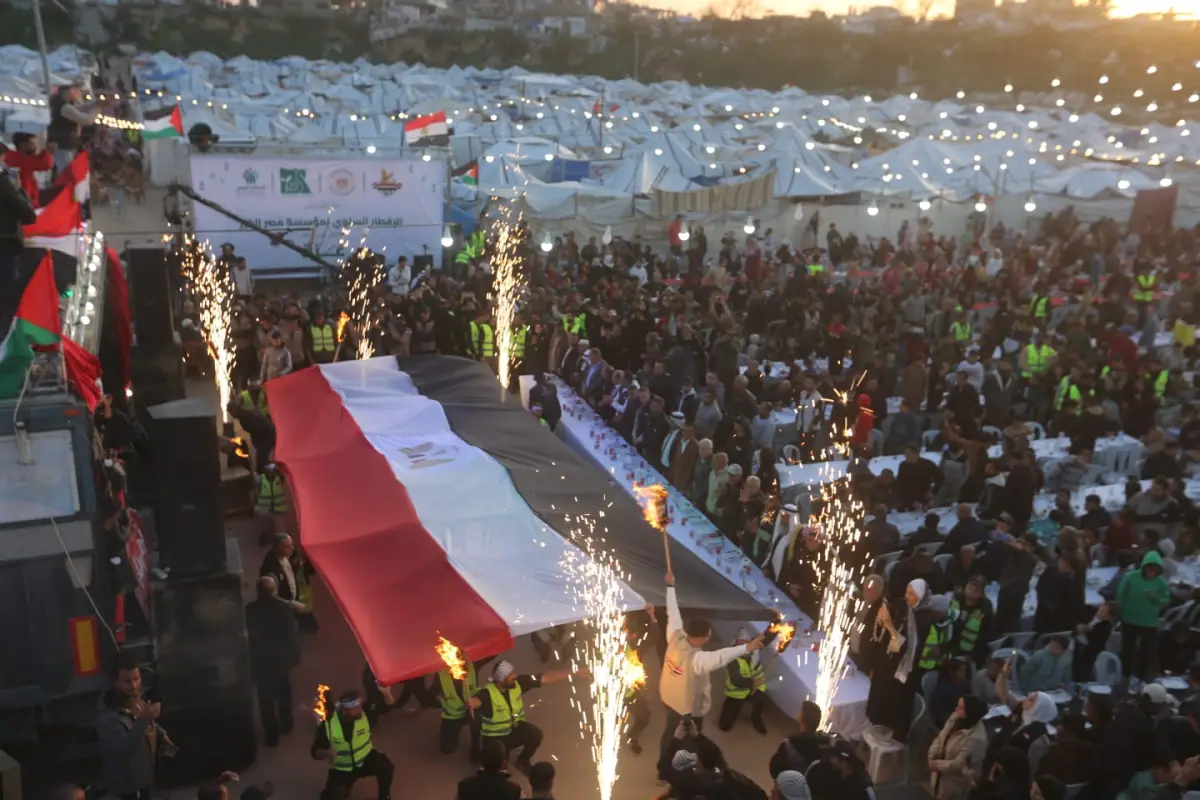 The Egyptian Committee held a communal breakfast in the Egyptian camp (16) north of the Gaza Strip