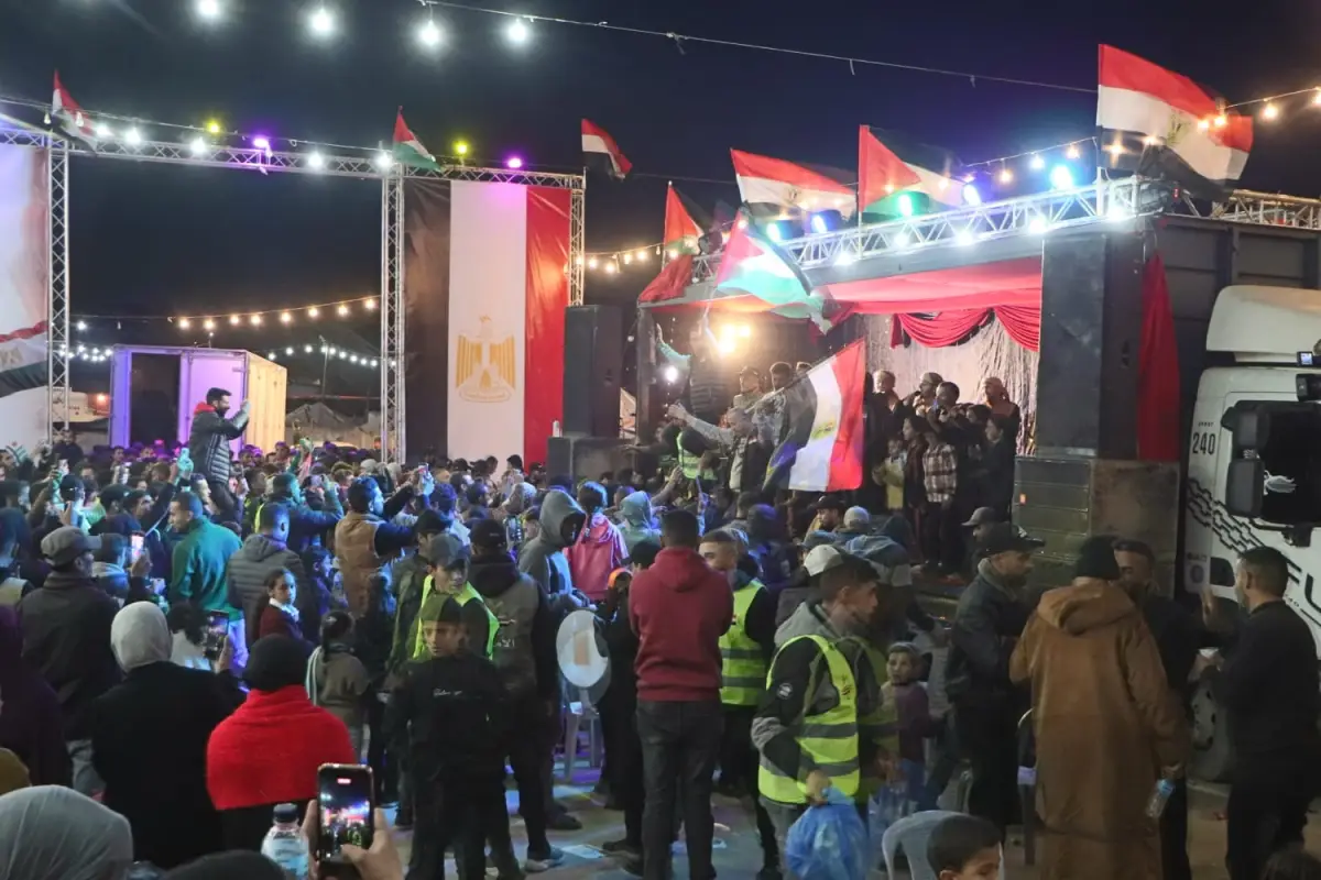 The Egyptian Committee held a communal breakfast in the Egyptian camp (16) north of the Gaza Strip