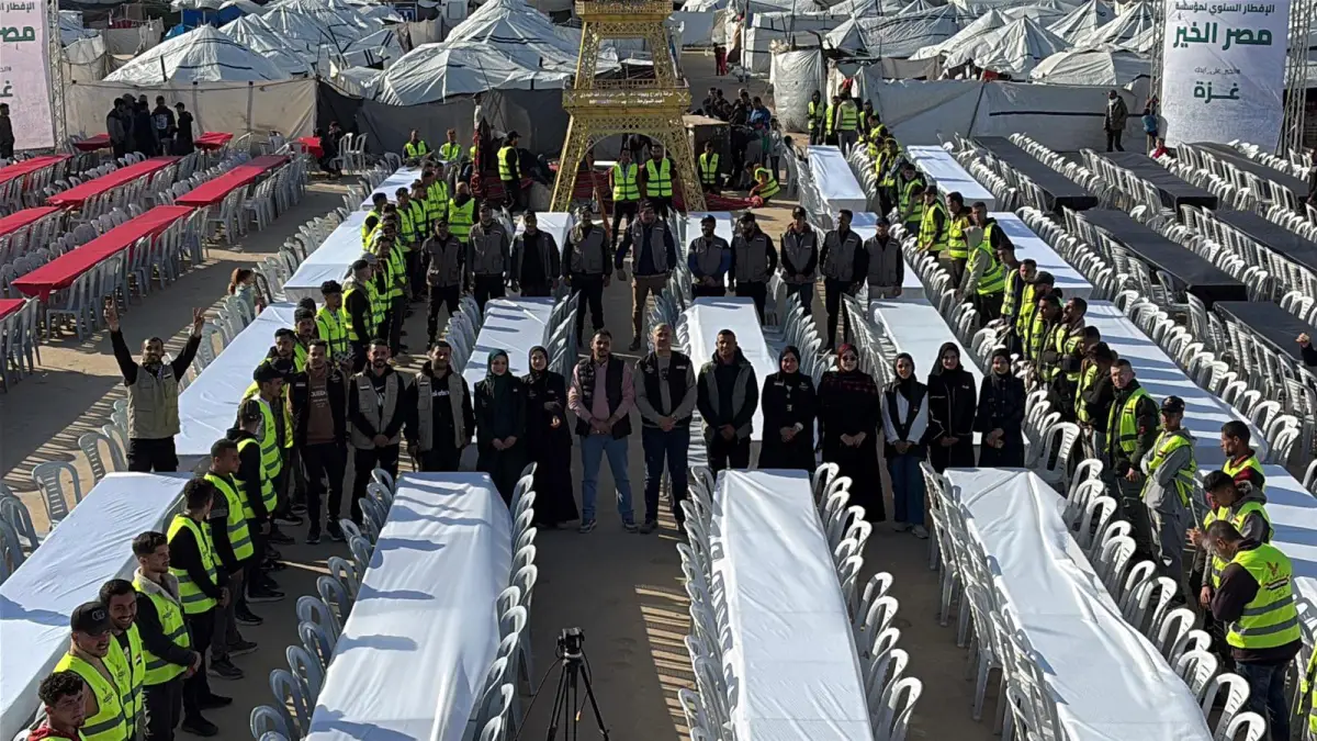 The Egyptian Committee held a communal breakfast in the Egyptian camp (16) north of the Gaza Strip