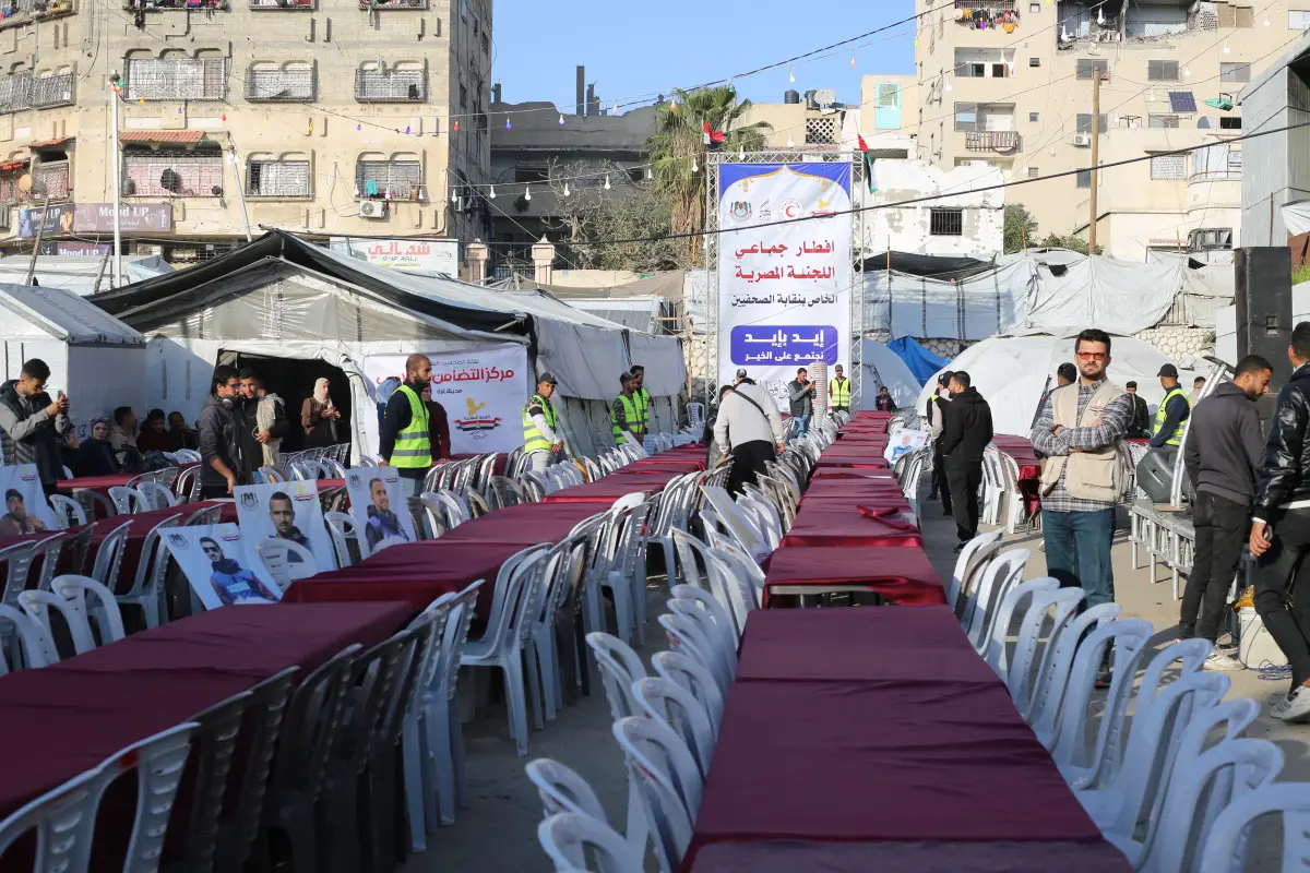 Organizing a group breakfast at the Journalists' Union headquarters