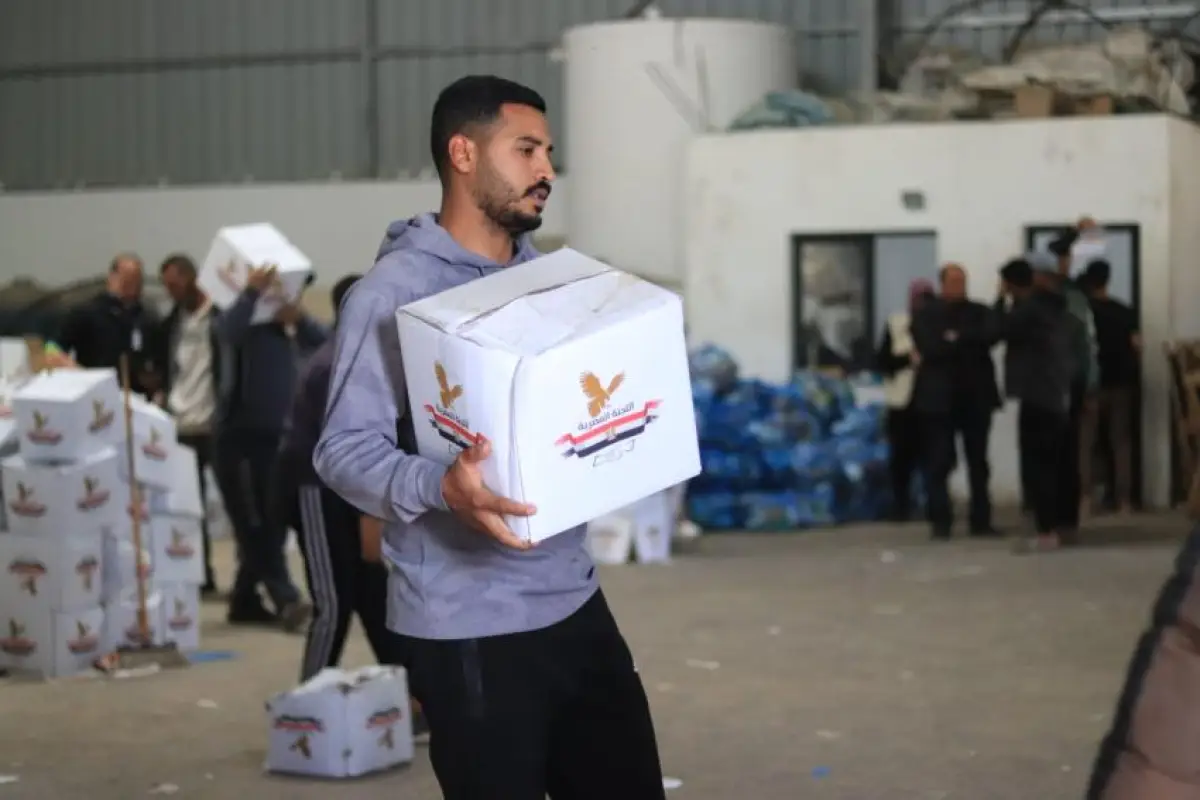 Distribution of food parcels in collaboration with the International Kitchen