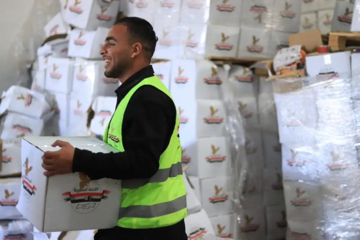 Distribution of food parcels in collaboration with the International Kitchen