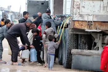 Egyptian Committee, in Coordination with World Central Kitchen (WCK), Provides Safe Drinking Water to Residents of Shelter Site No. 9